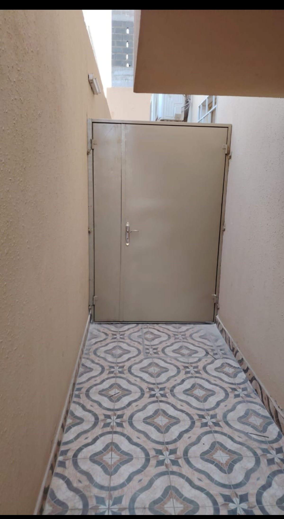 حداد مظلات وسواتر ملاحق غرف تكسيات بنل وجميع أعمال الحدادة - Image 3