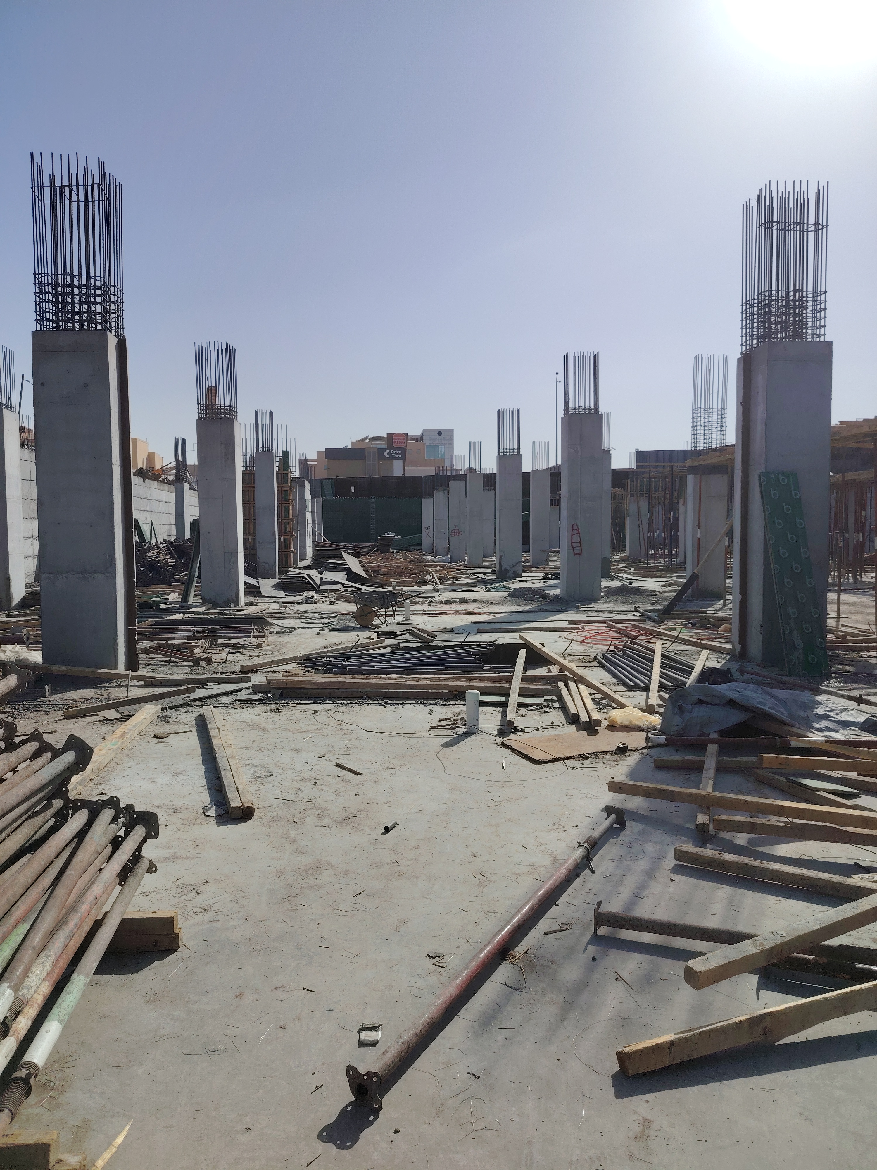 عرض خاص للمقاولات : بناء الفلل والعمائر بسعر 595 ريال للمتر&quot; - Image 3