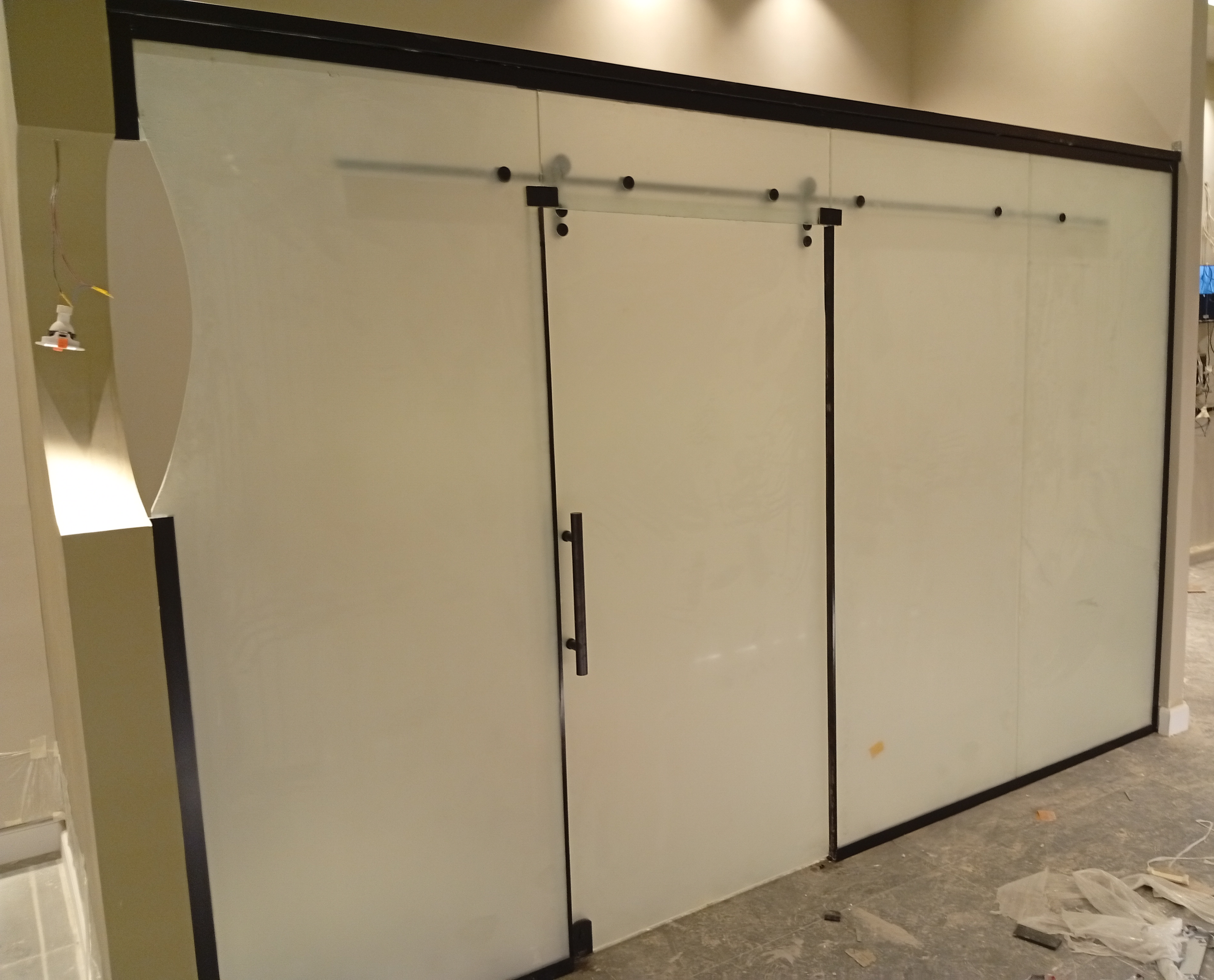 تركيب زجاج سكريت واستيكرات بانواعه - Image 2