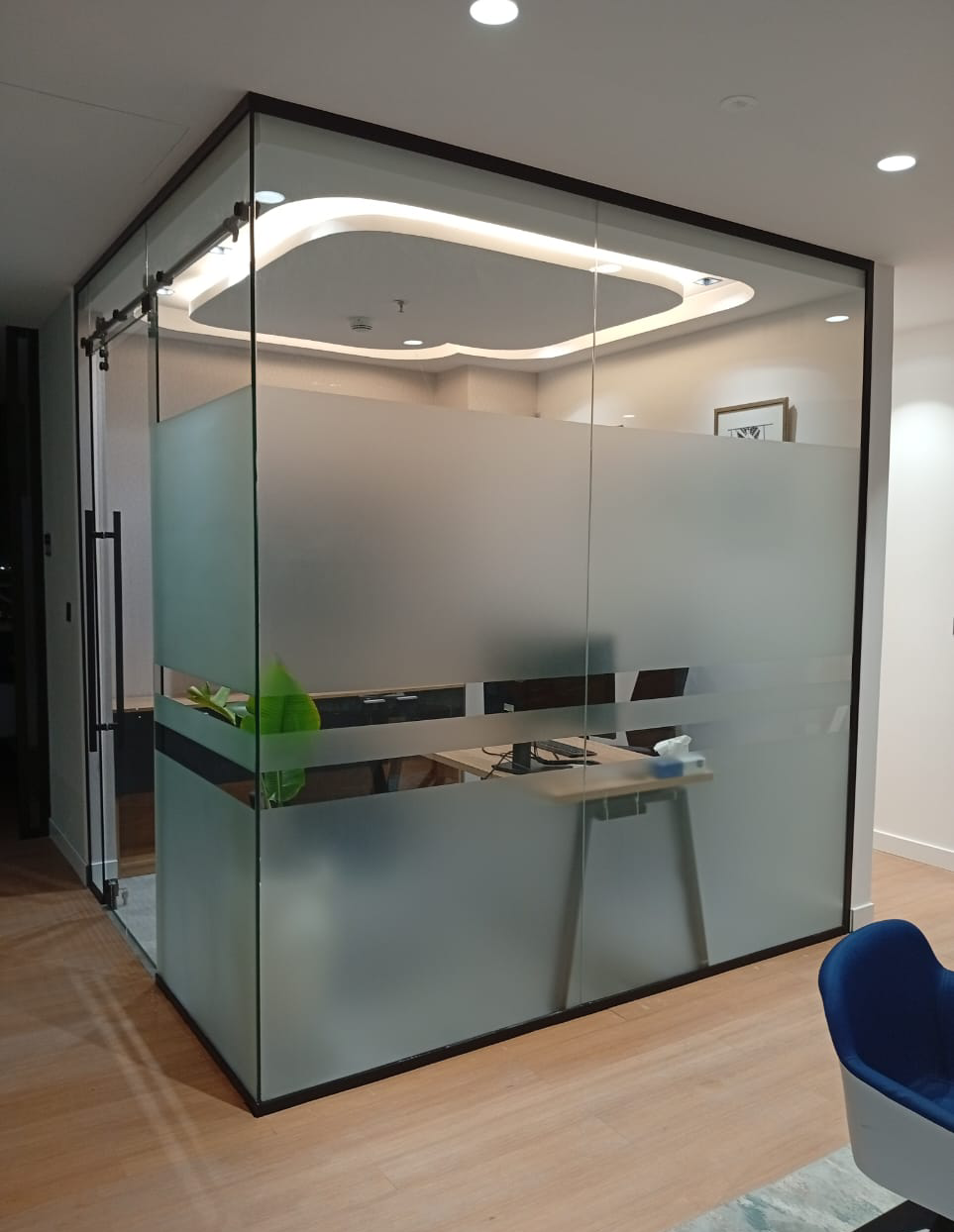 تركيب زجاج سكريت واستيكرات بانواعه - Image 5