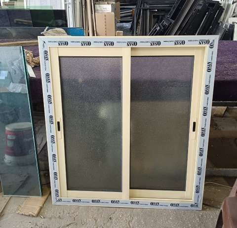 فني تركيب زجاج سكريت الامنيوم - Image 7