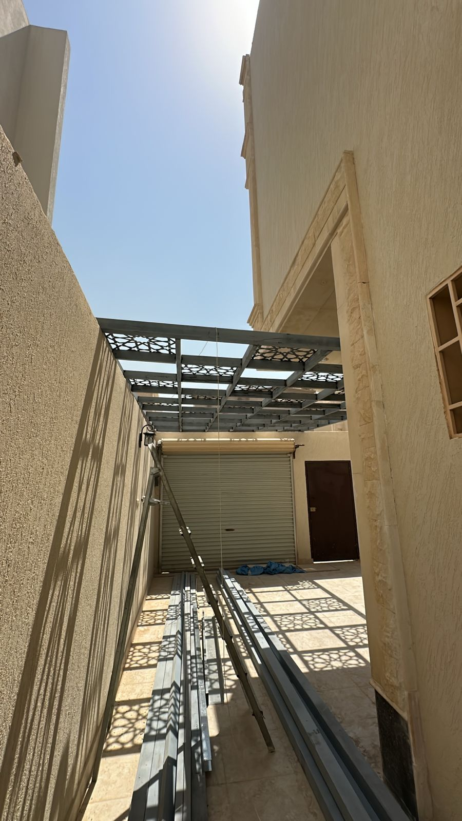 سندويش بنل مظلات هناجرسواترقرميدمجالس خيام برجولات ابواب شبابيك مستودعات قبب لكسان شبوك مزارحدادعامه - Image 2