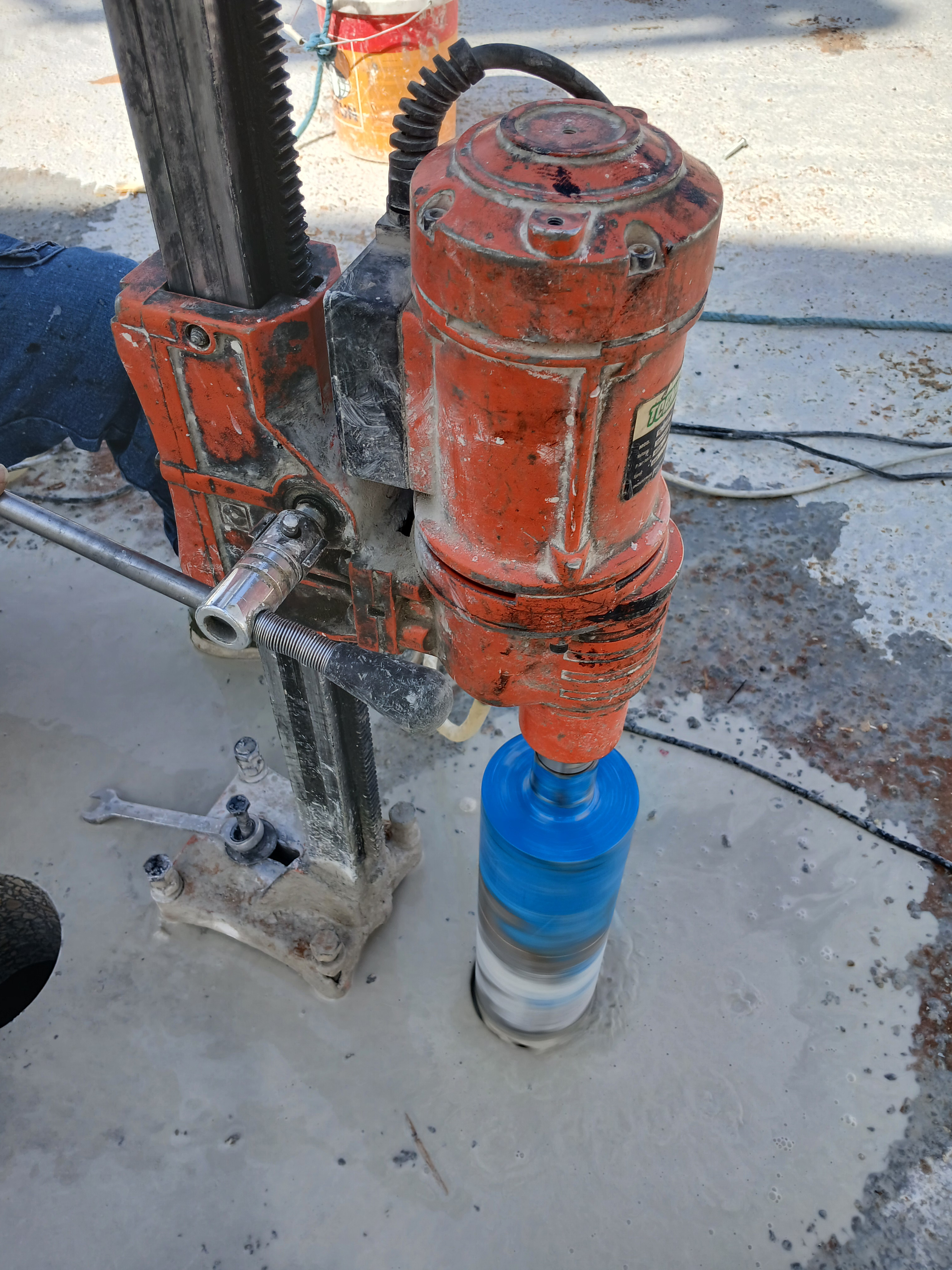 تخريم فتحات كور بالخرسانة المسلحة