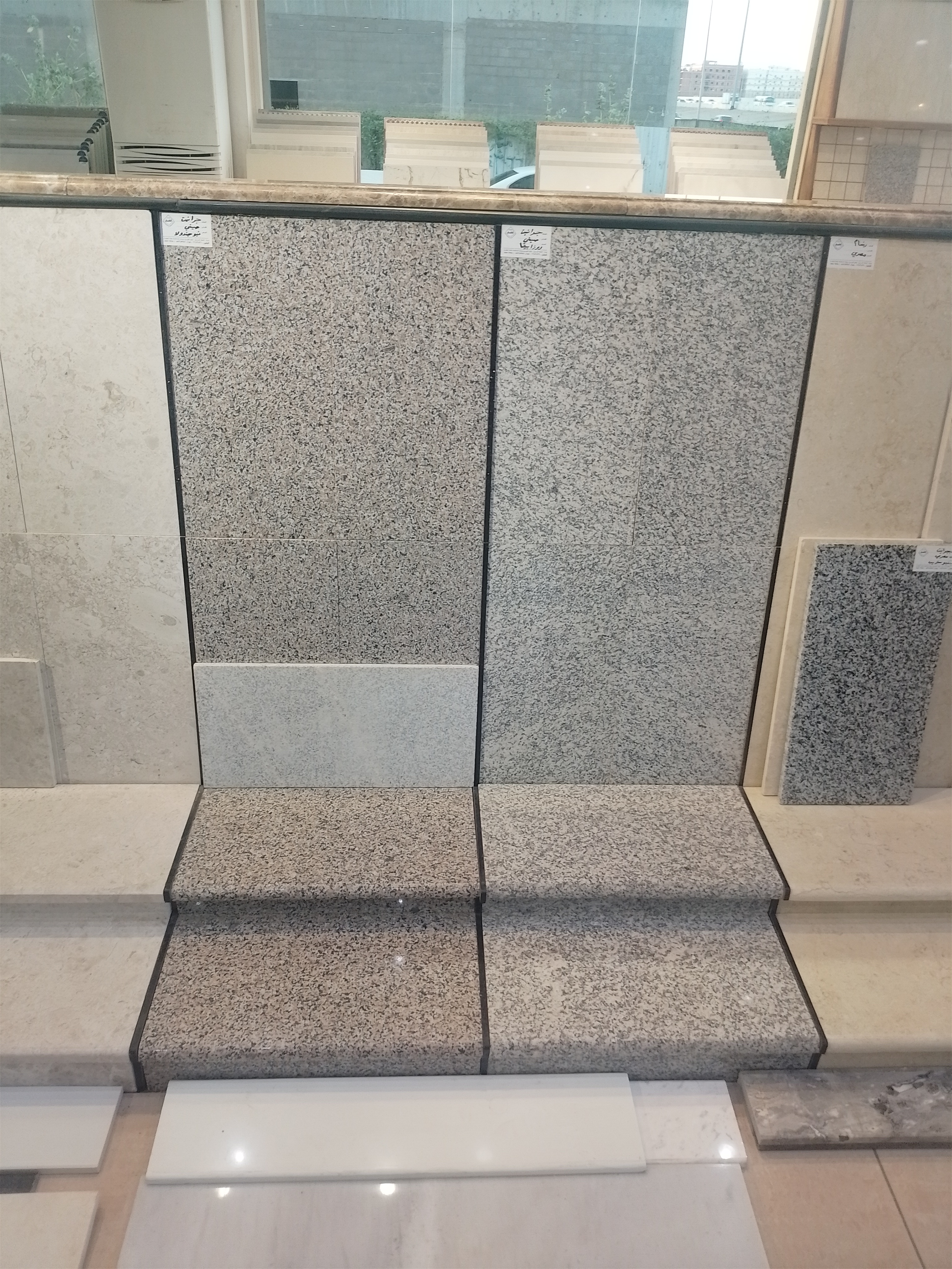 المعلم أبو أحمد لتركيب جميع انواع البلاط والبرسلان والرخام وتكسير الجدران و الارضيات البلاط والخرسانه - Image 2