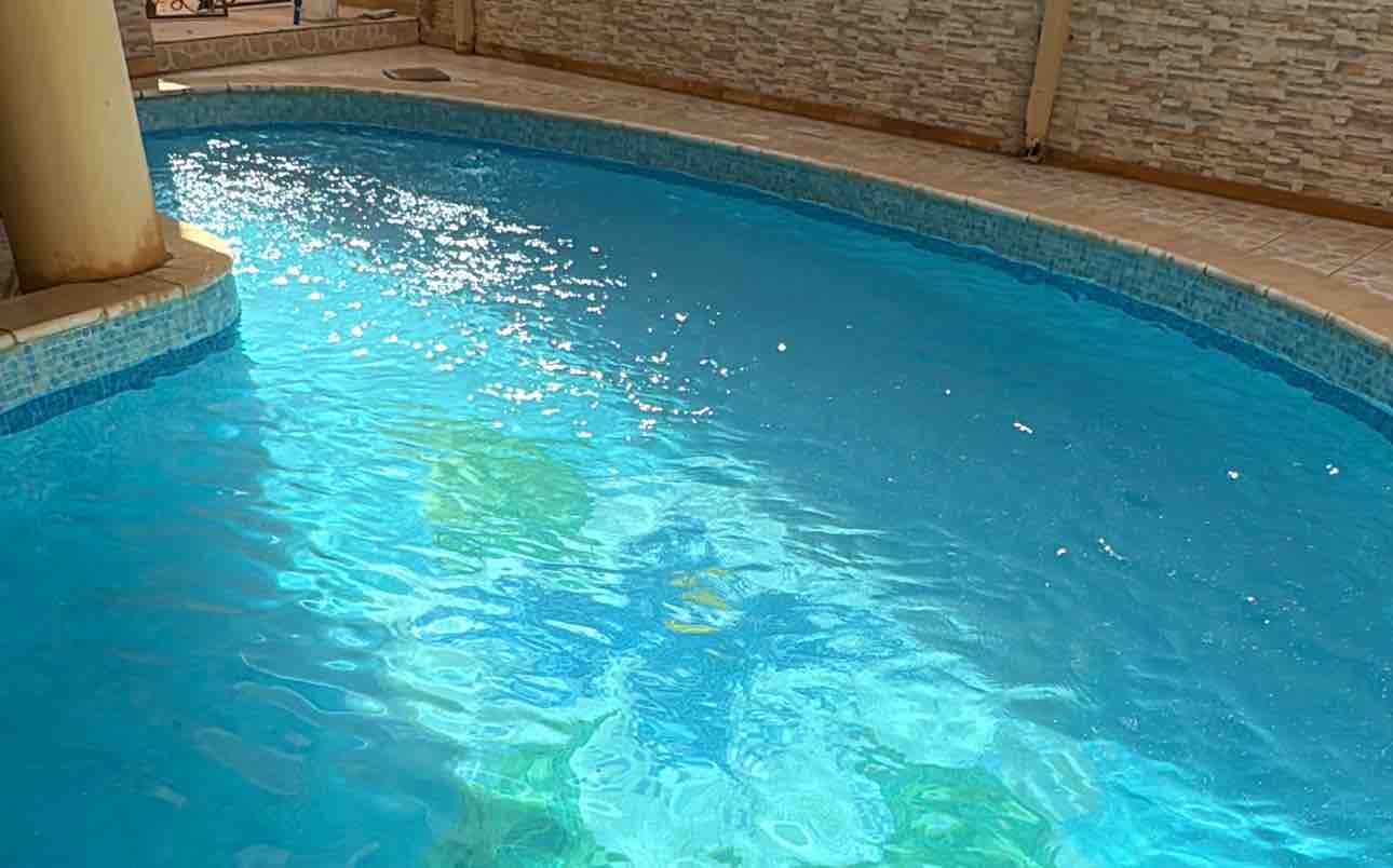 فنى صيانه مسابح بالرياض تركيب لمبات مسابح تنظيف مسابح