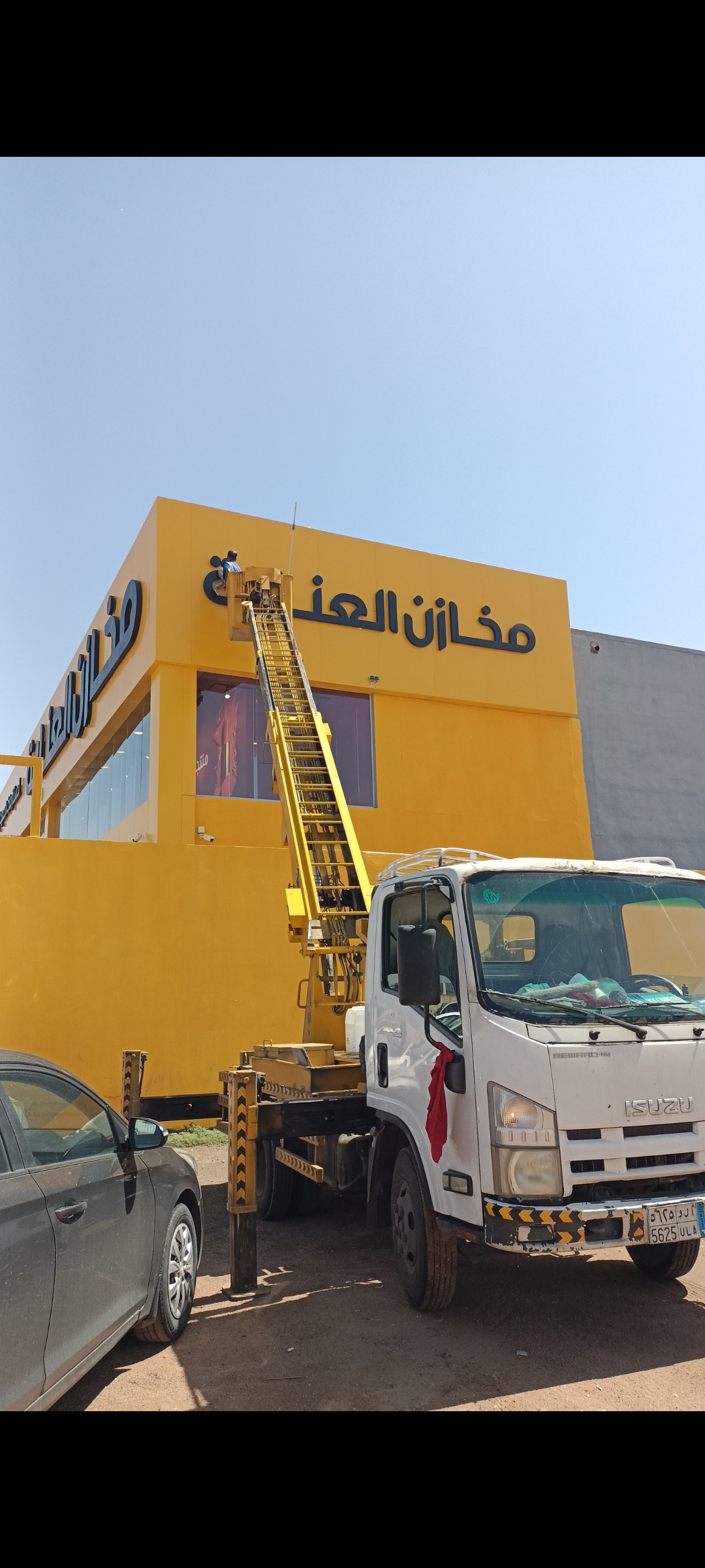 تنظيف الواجهات الزجاجيه والكلادنج عقود شهريه وسنويه تنظيف البلاط - Image 2