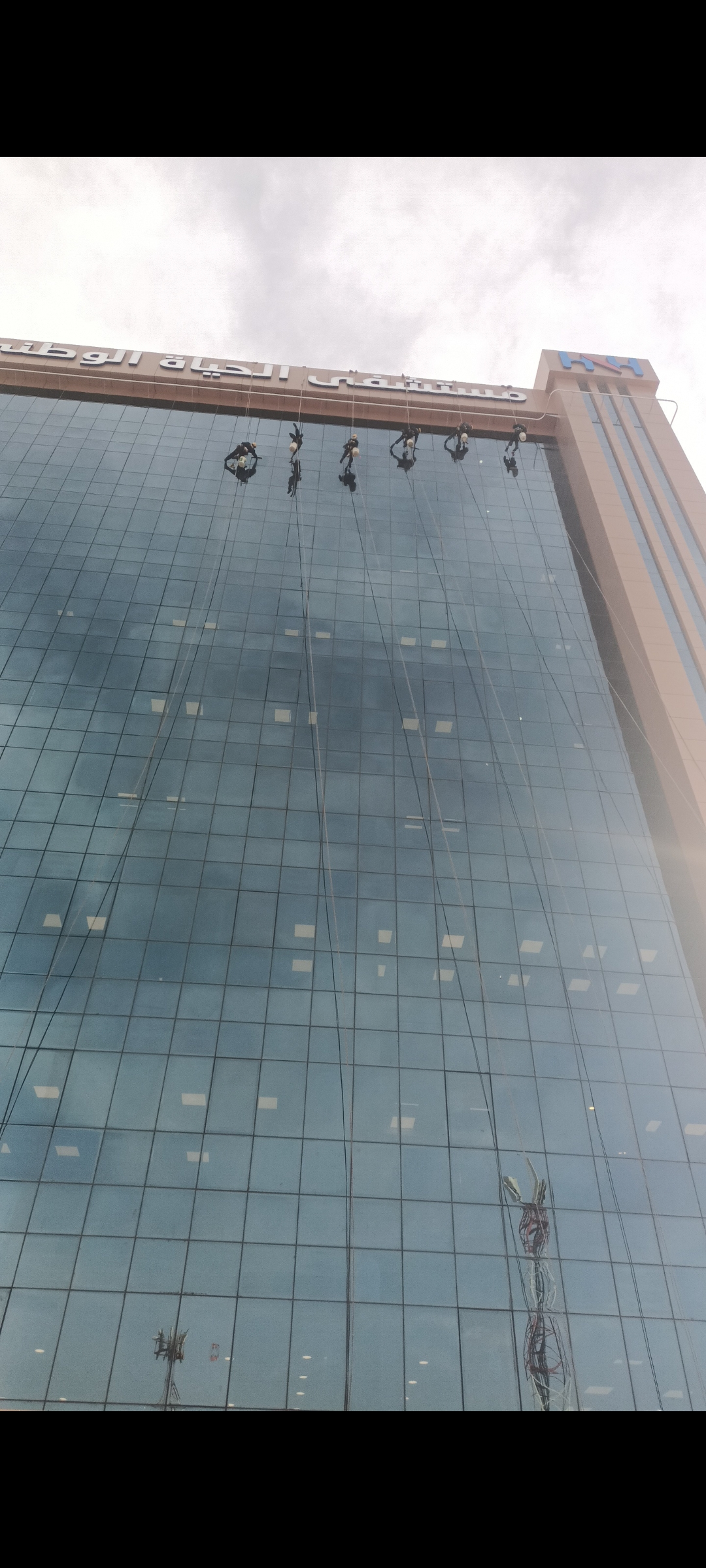 تنظيف الواجهات الزجاجيه والكلادنج عقود شهريه وسنويه تنظيف البلاط - Image 4