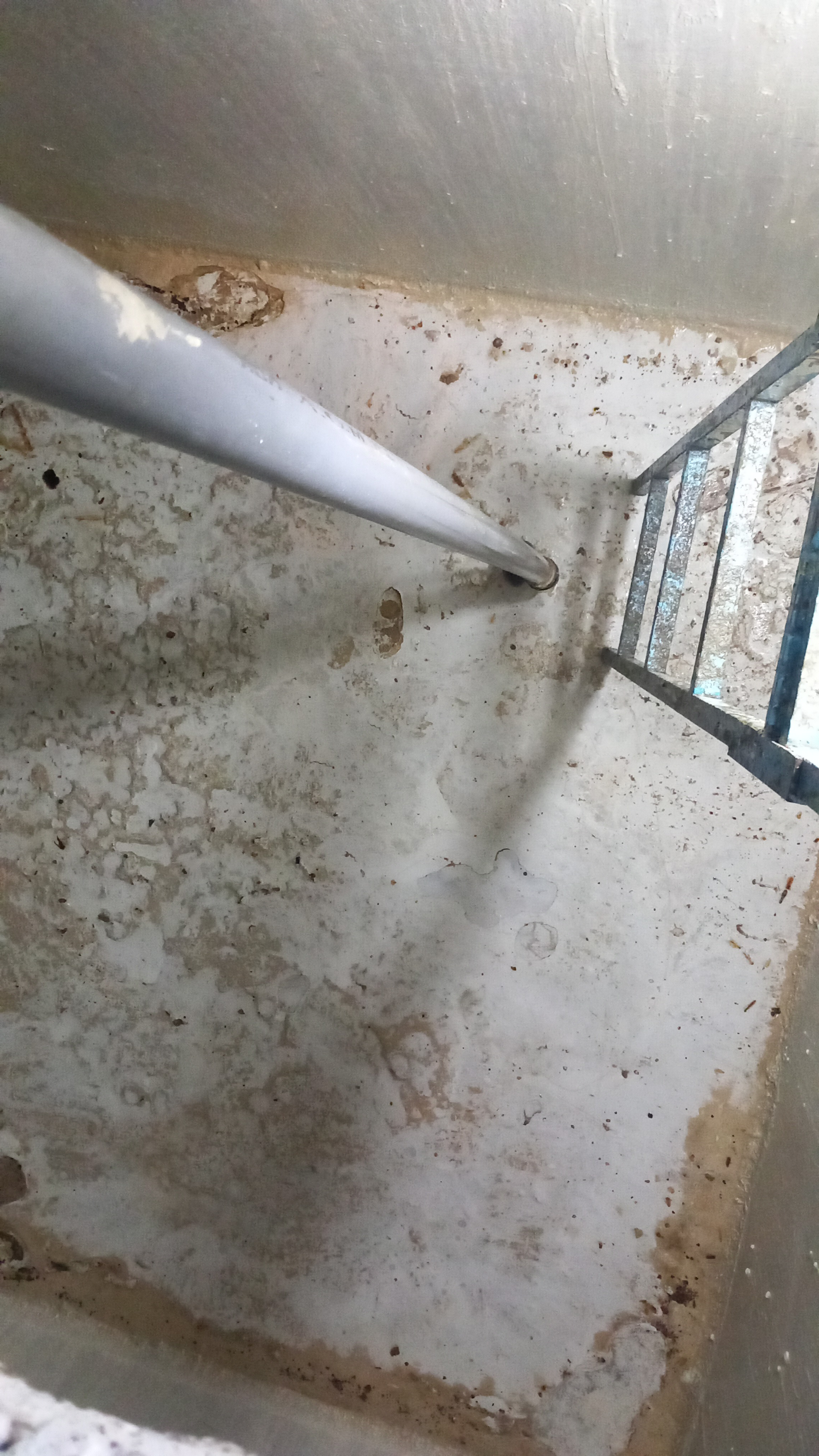 مؤسسة صالح لتنظيف وتعقيم وغسيل الخزنات الارضي - Image 2