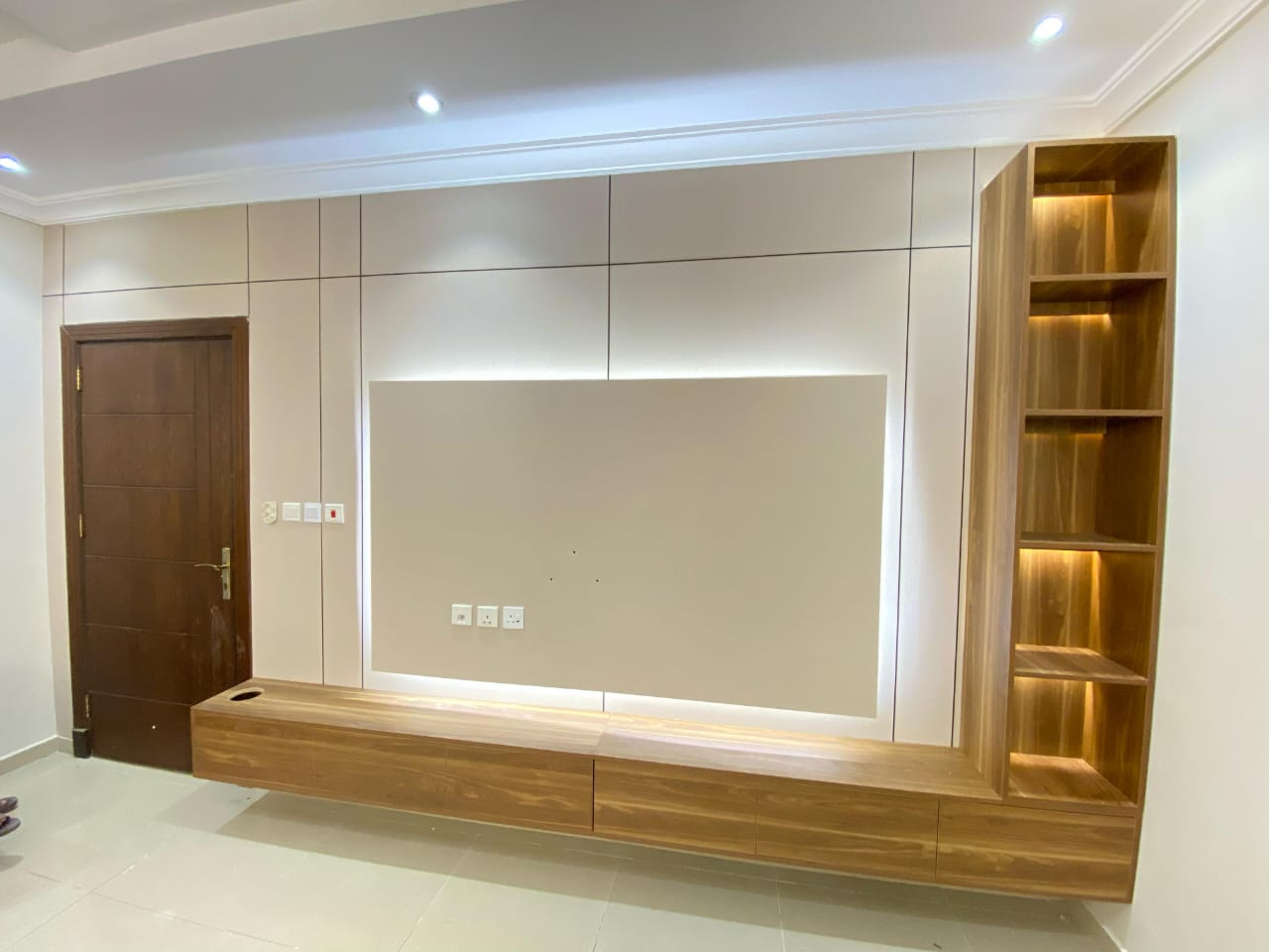 فني ديكورات وجميع انواع الدهانات جده