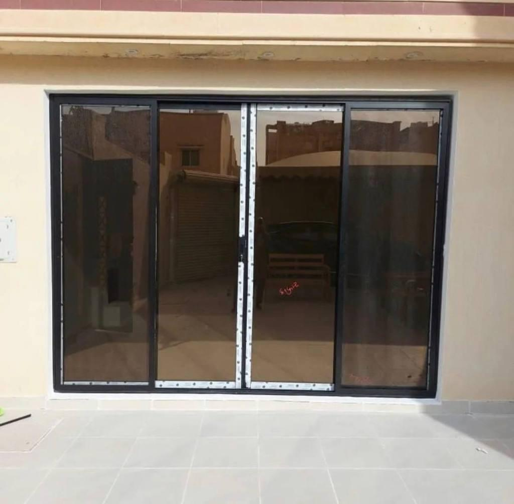 فني تركيب زجاج سكريت الامنيوم - Image 2