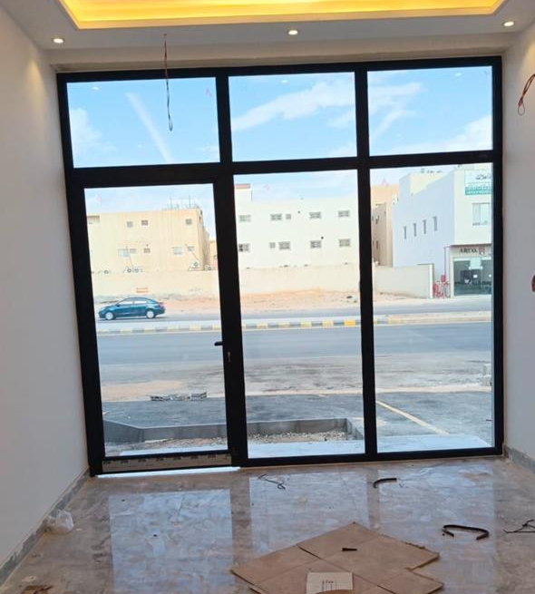 فني تركيب زجاج سكريت الامنيوم - Image 3