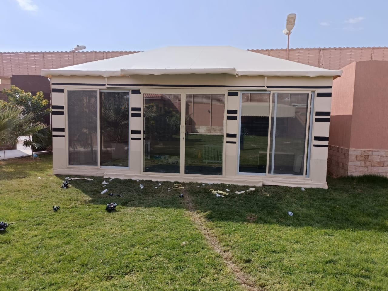 سندويش بنل مظلات هناجرسواترقرميدمجالس خيام برجولات ابواب شبابيك مستودعات قبب لكسان شبوك مزارحدادعامه - Image 7