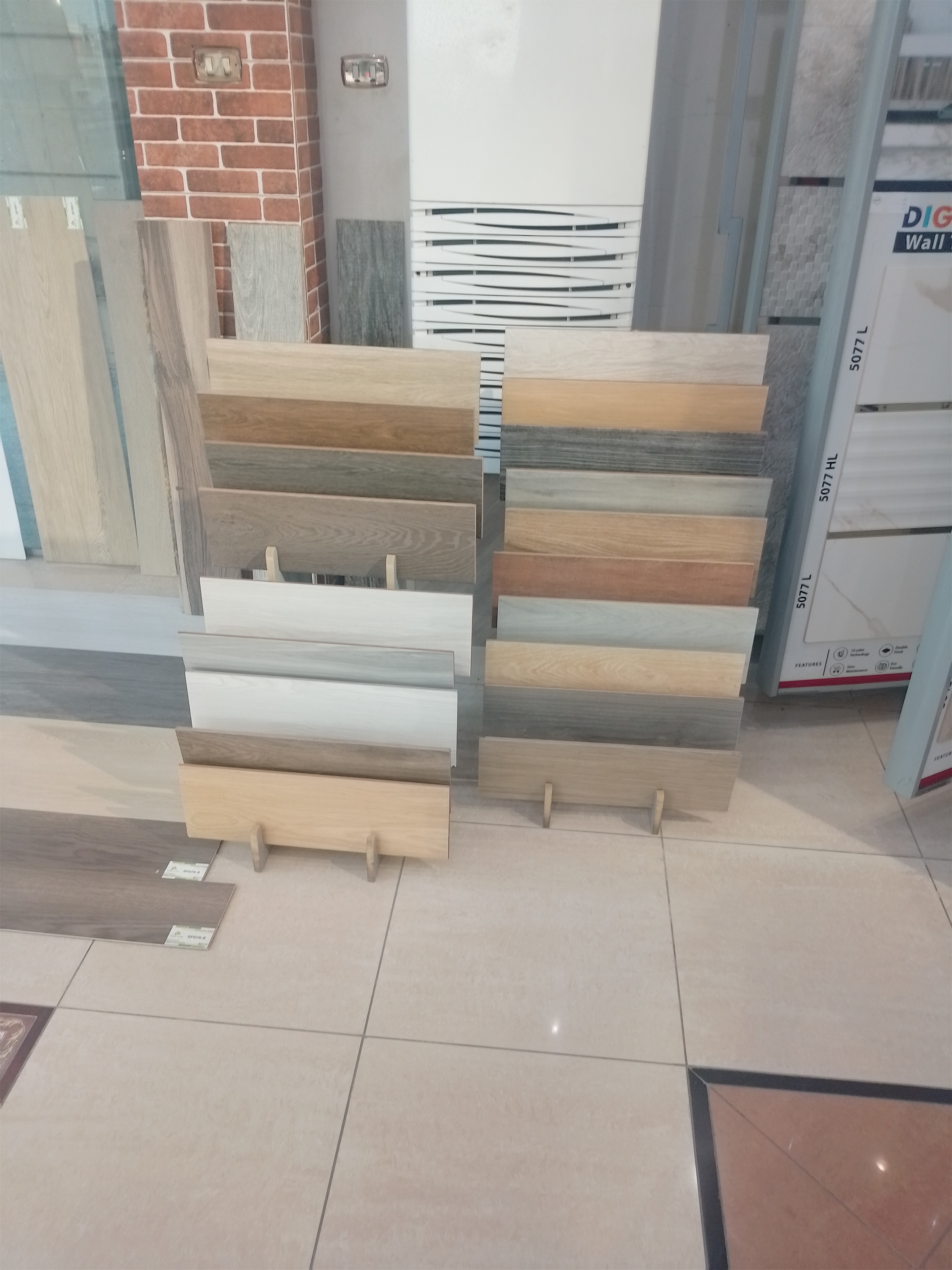 المعلم أبو أحمد لتركيب جميع انواع البلاط والبرسلان والرخام وتكسير الجدران و الارضيات البلاط والخرسانه